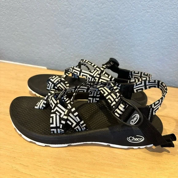 Chaco Sandals - Women’s size 8 - Black and White - Picture 4 of 4